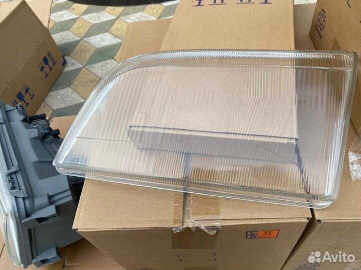 Стекло на фару Mercedes-Benz W140