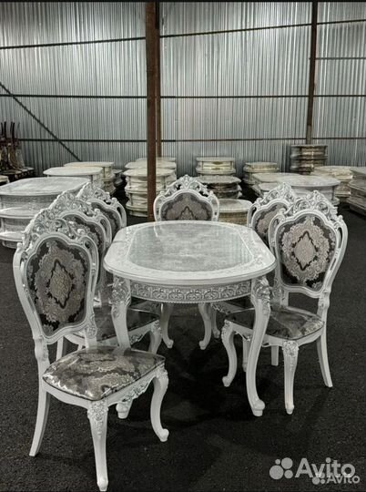 Столы и стулья