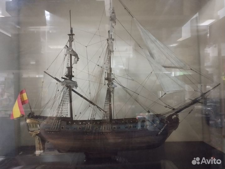 Испанский корабль, дерево, витрина стекло