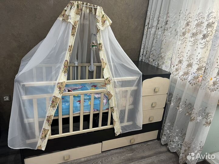 Детская кроватка трансформер с маятником