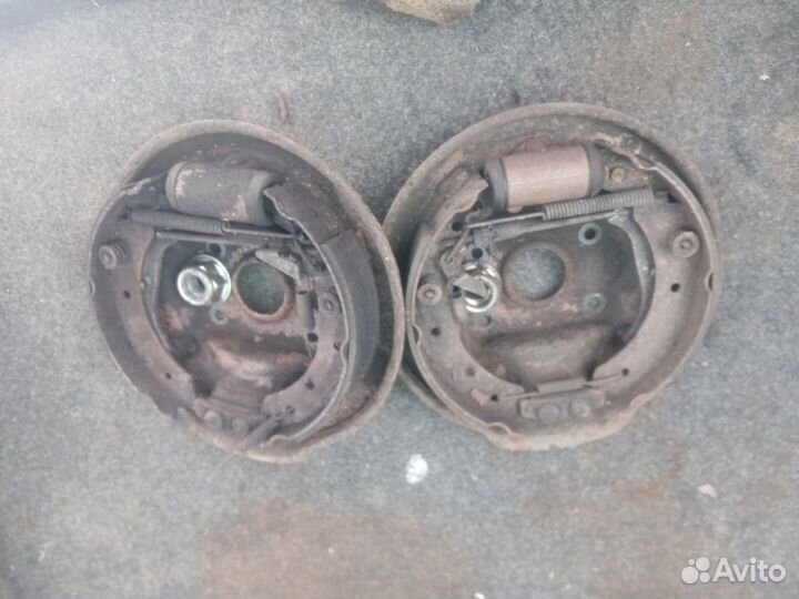 Задний тормозной опорный щит Renault Laguna 1