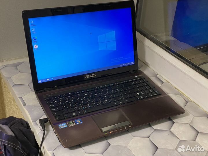 Ноутбуе Asus i3;520m