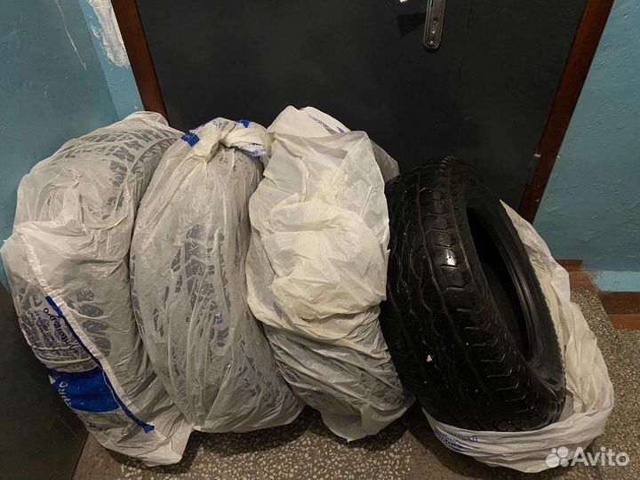 Kumho Road Venture AT61 265/65 R17