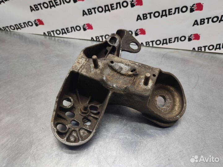 Кронштейн опоры двигателя Audi A6 (C5) TDI 2001 г