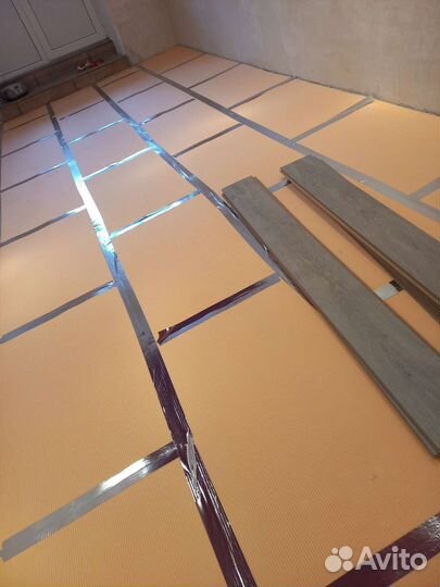 Укладка ламината +обои