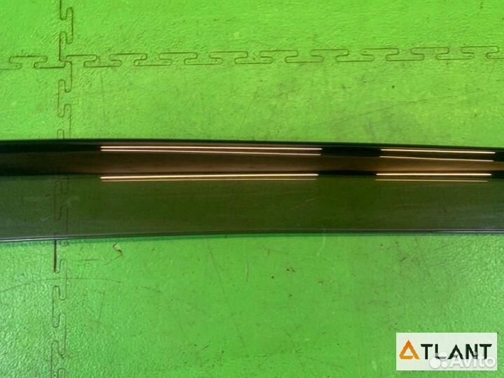 Ветровик задний левый toyota prius