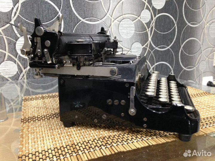 Печатная пишущая машинка