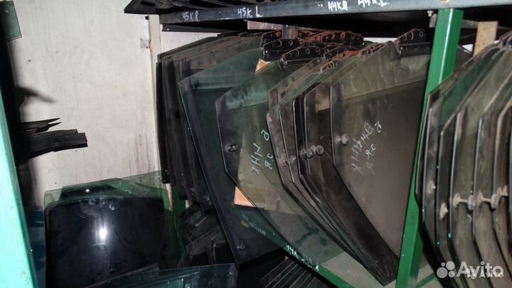 Стекла передние, задние, боковые, лобовые Audi VW