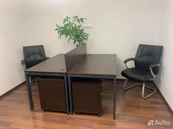 Офисная мебель новая: стол для персонала