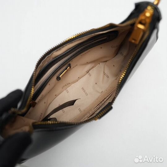 Сумка Guess Kuba – аксессуар, который подчеркнет ваш стиль