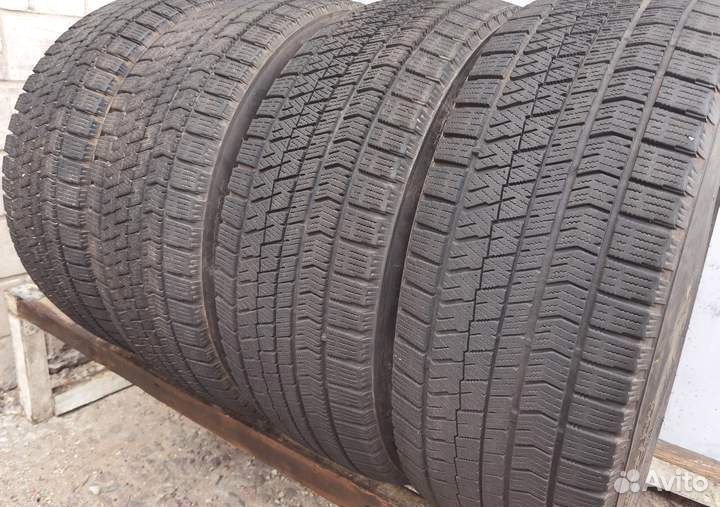 Bridgestone Blizzak VRX2 235/45 R18 94Q