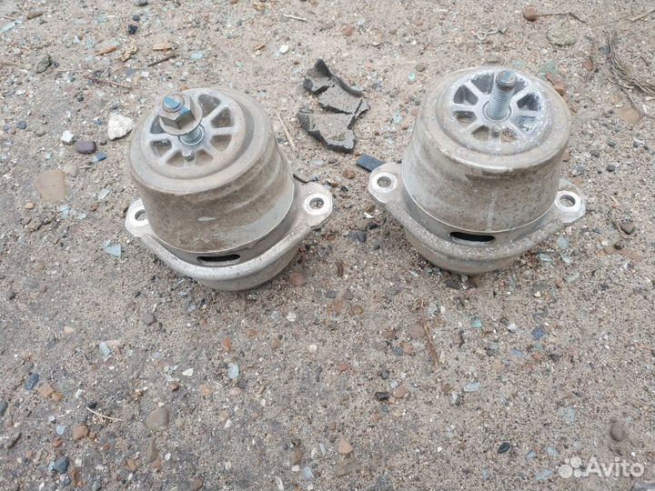 Подушка крепления двигателя Фольксваген Туарег