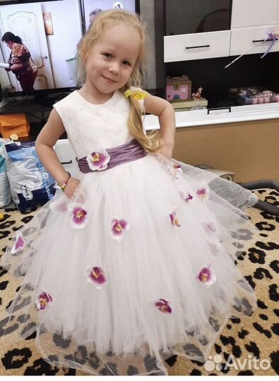 Платье нарядное на 4-6 лет