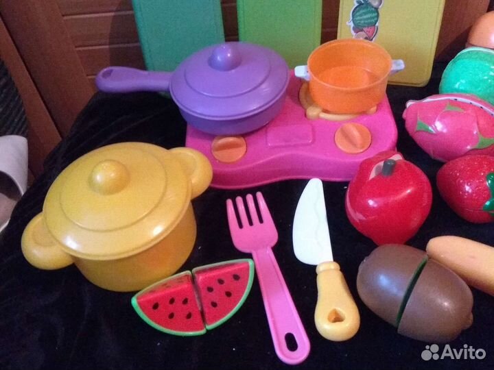 Детская кухня и фрукты
