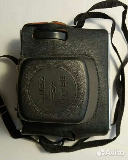 Зеркальный фотоаппарат Зенит 122