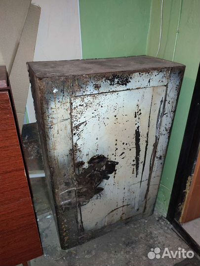 Сейф металлический