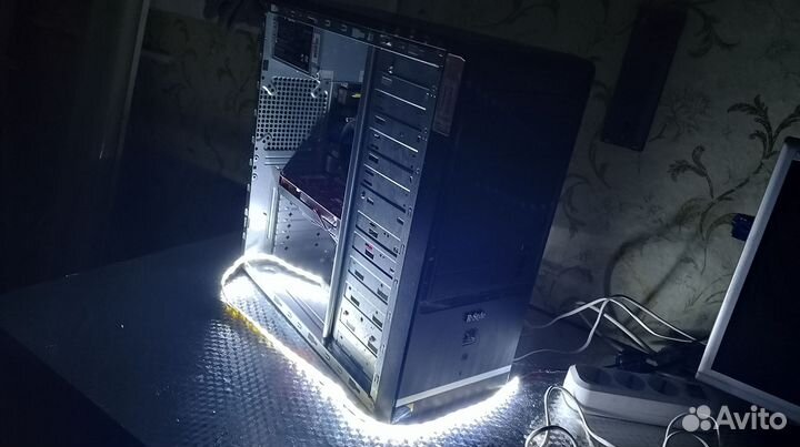 Компьютер (подходит для игр)