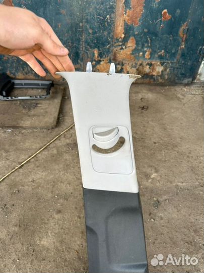 Накладка стойки левая Hyundai Solaris 2