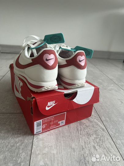 Кроссовки nike cortez se