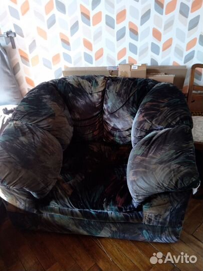 Диван(американская раскладушка) +кресла
