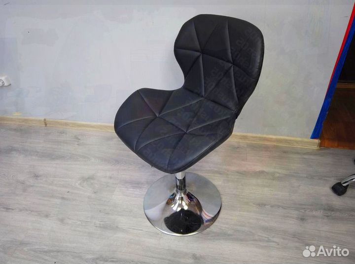 Стулья для мастера маникюра и педикюра