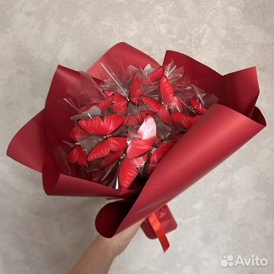 Красный букет из бабочек с подсветкой