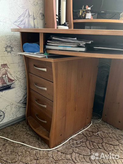 Компьютерный стол