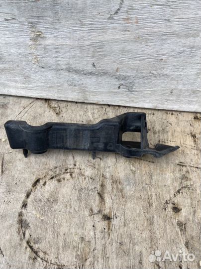 Кронштейн крепление бампера Audi A5 8T