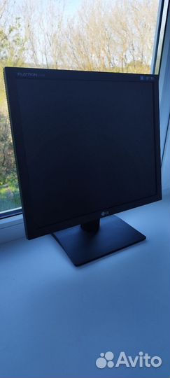 Монитор LG L1919S-BF с колонками sven SPS-608