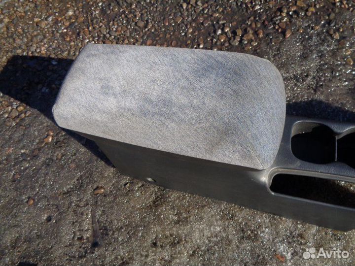 Бардачок между сиденьями Nissan Primera QP11