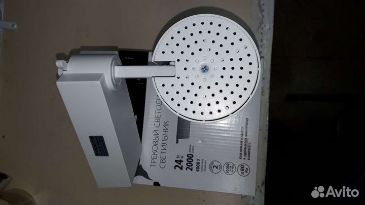 Светодиодный светильник трековый