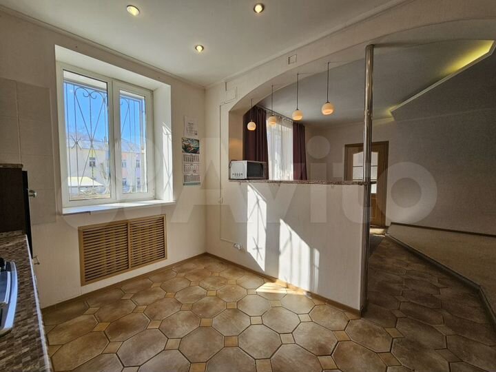 3-к. квартира, 79,7 м², 1/2 эт.