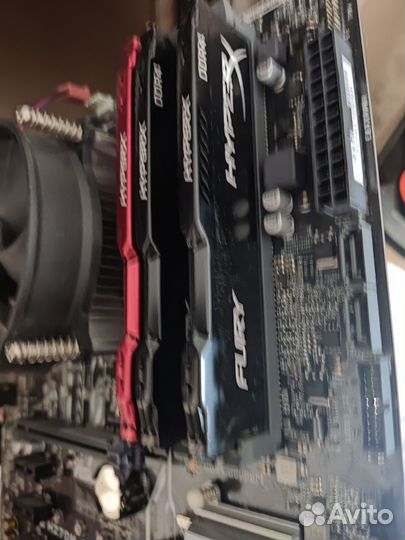 Материнская плата с процессором и памятью