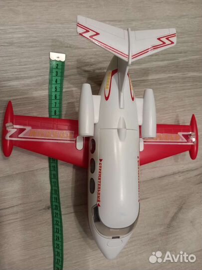 Самолет игрушка