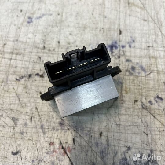 Резистор отопителя Toyota Avensis T250