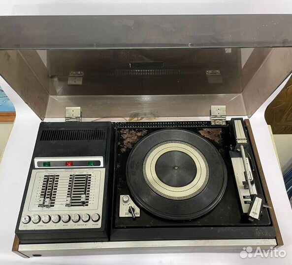 Виниловый проигрыватель