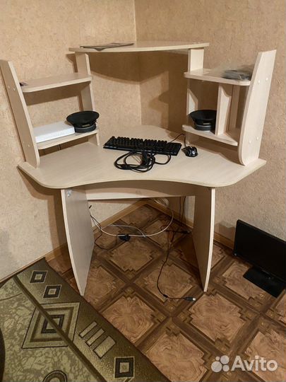 Компьютерный стол