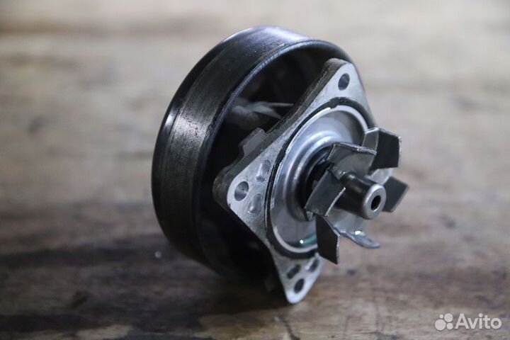 Помпа охлаждения на Мицубиси Лансер 10