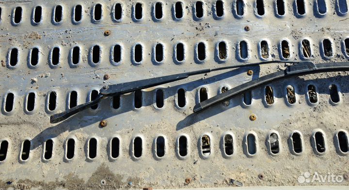 Поводок стеклоочистителя передний левый VW Golf 4