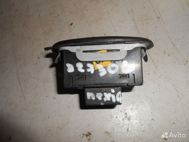 Кнопка открывания багажника (Daewoo Nexia)