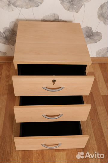 Тумбочка офисная с ящиками на замке