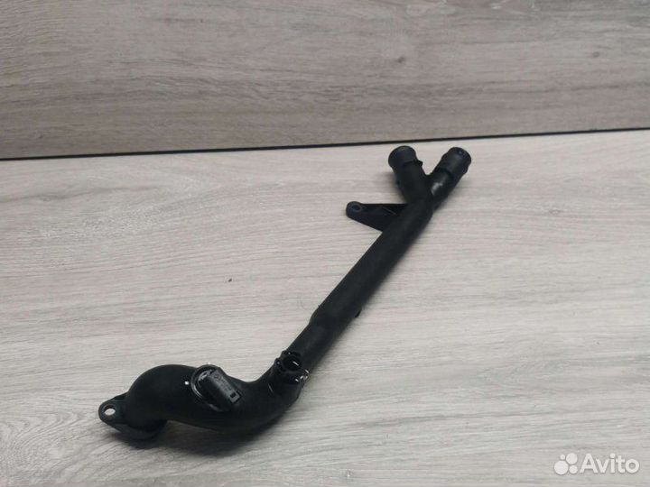 Патрубок системы охлаждения Mercedes M271