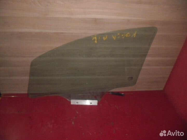 Стекло двери передней правой 13188459 Opel Corsa D