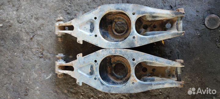 Рычаги задние подпружиные Mercedes-Benz W210