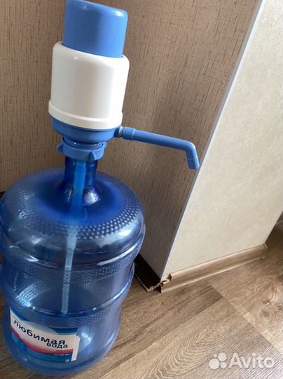 Ручная помпа для воды