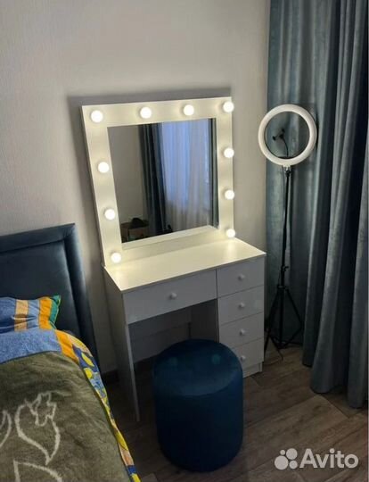 Гримерный столик с зеркалом и лампочками,новые