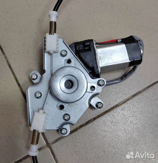 Стеклоподъемник передний правый Chery Amulet