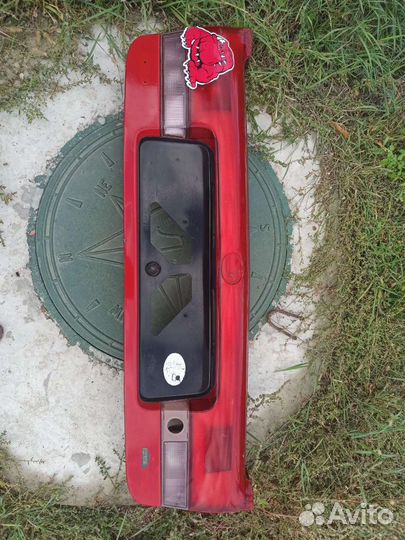 Катафот крышки багажника Mazda 626 GE