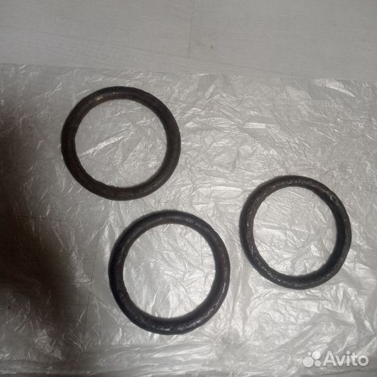 Кольца кованные, ручки дверей ворот. Старина