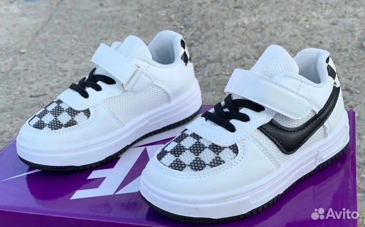 Кроссовки детские